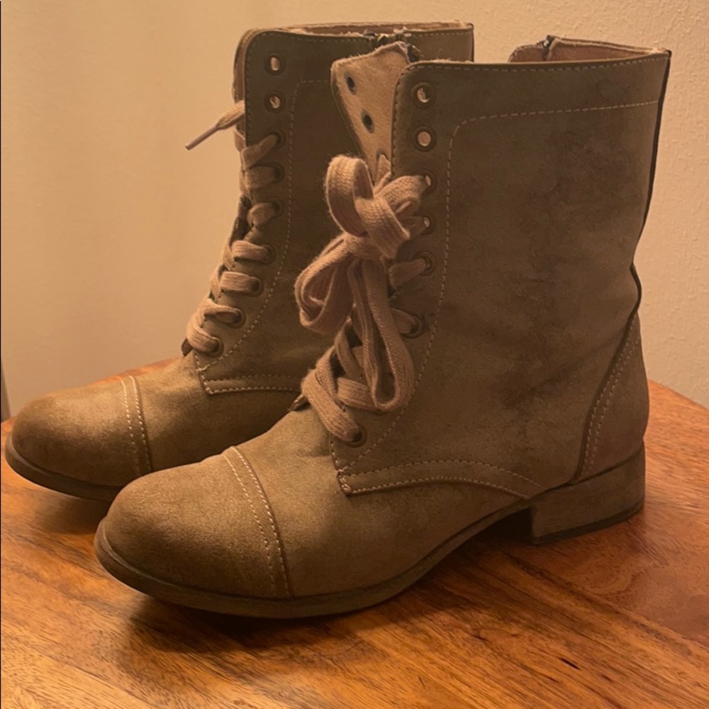 Boots - Picture 2 of 3